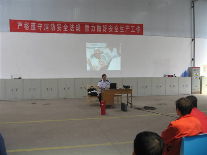 工廠再掀起安全生產(chǎn)學(xué)習(xí)的高潮